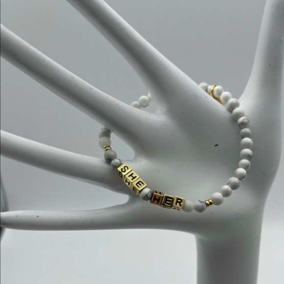 Little Words Project Bracelet Pronouns She Her She/her Beaded Stretch NWT Gender - Picture 8 of 8